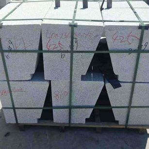 丽水 芝麻白异形坐凳，石凳