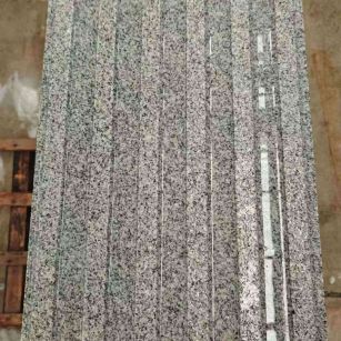 丽水 芝麻白花岗岩荔枝面雕刻盲道，盲条