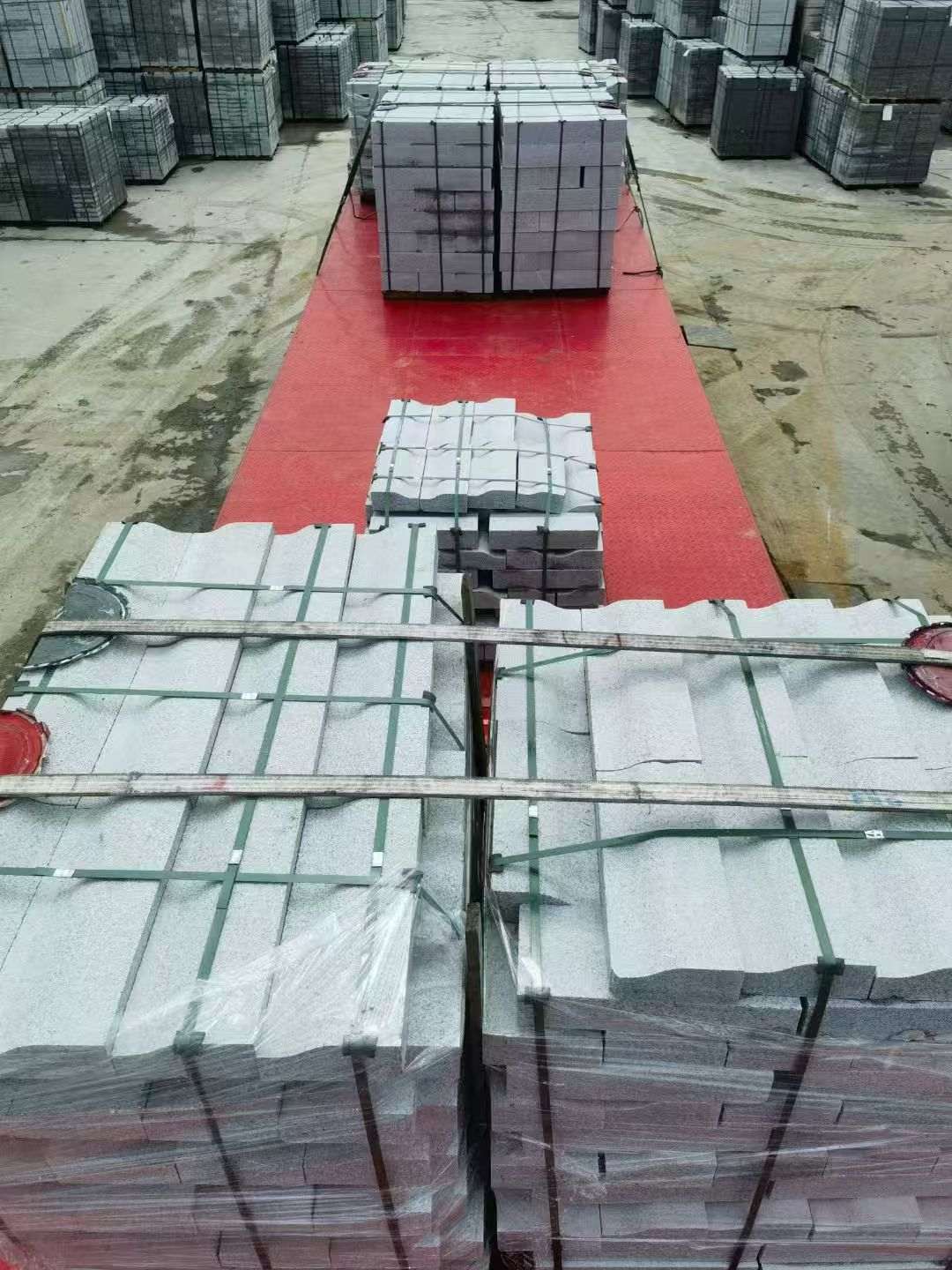 丽水 芝麻白仿形加直形路沿石出货日常