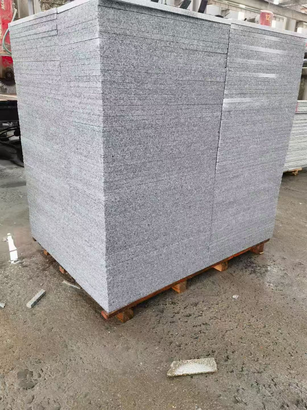 丽水 芝麻白火烧面1.8厚300*600地铺石，尺寸标准，厚薄均匀