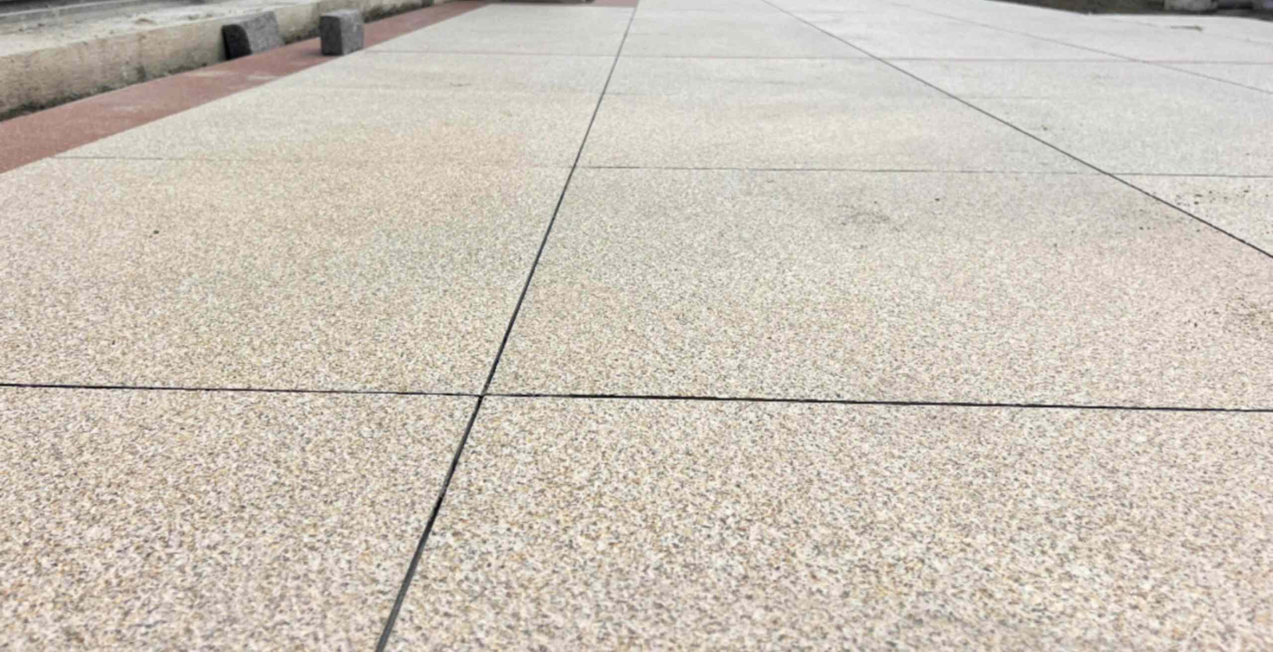 丽水 黄金麻花岗岩石板材荔枝面地面铺装效果