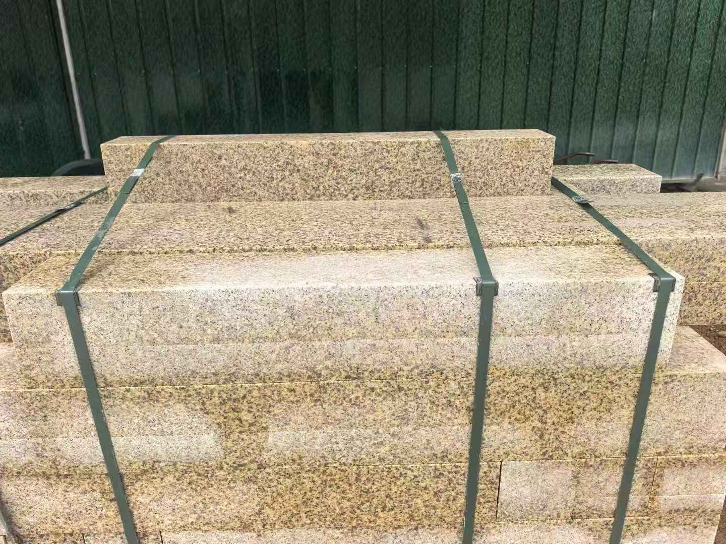 丽水 黄金麻花岗岩石材机切面栏杆料半成品