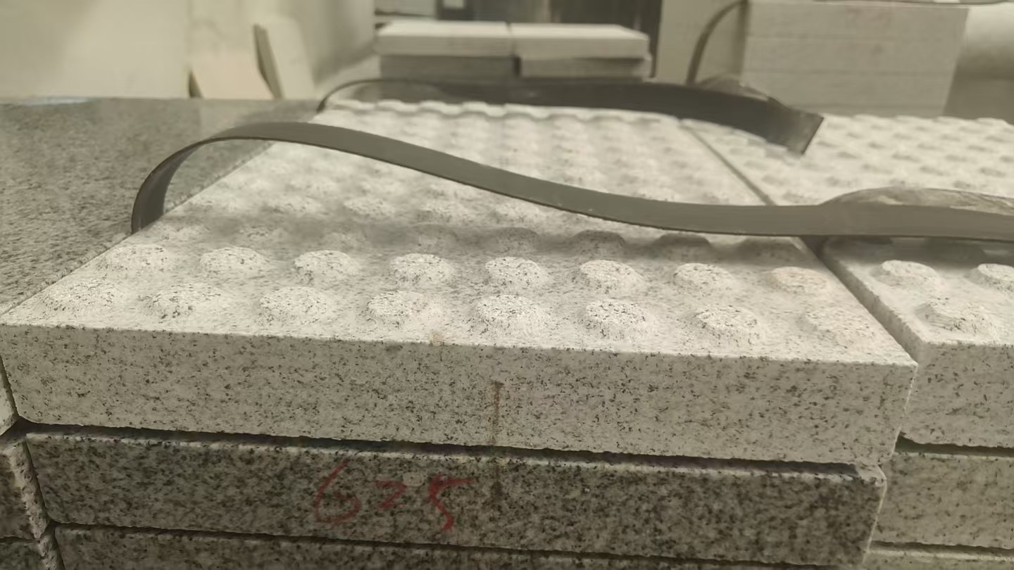 丽水 芝麻白花岗岩6.0公分荔枝面五轴加工雕刻盲点