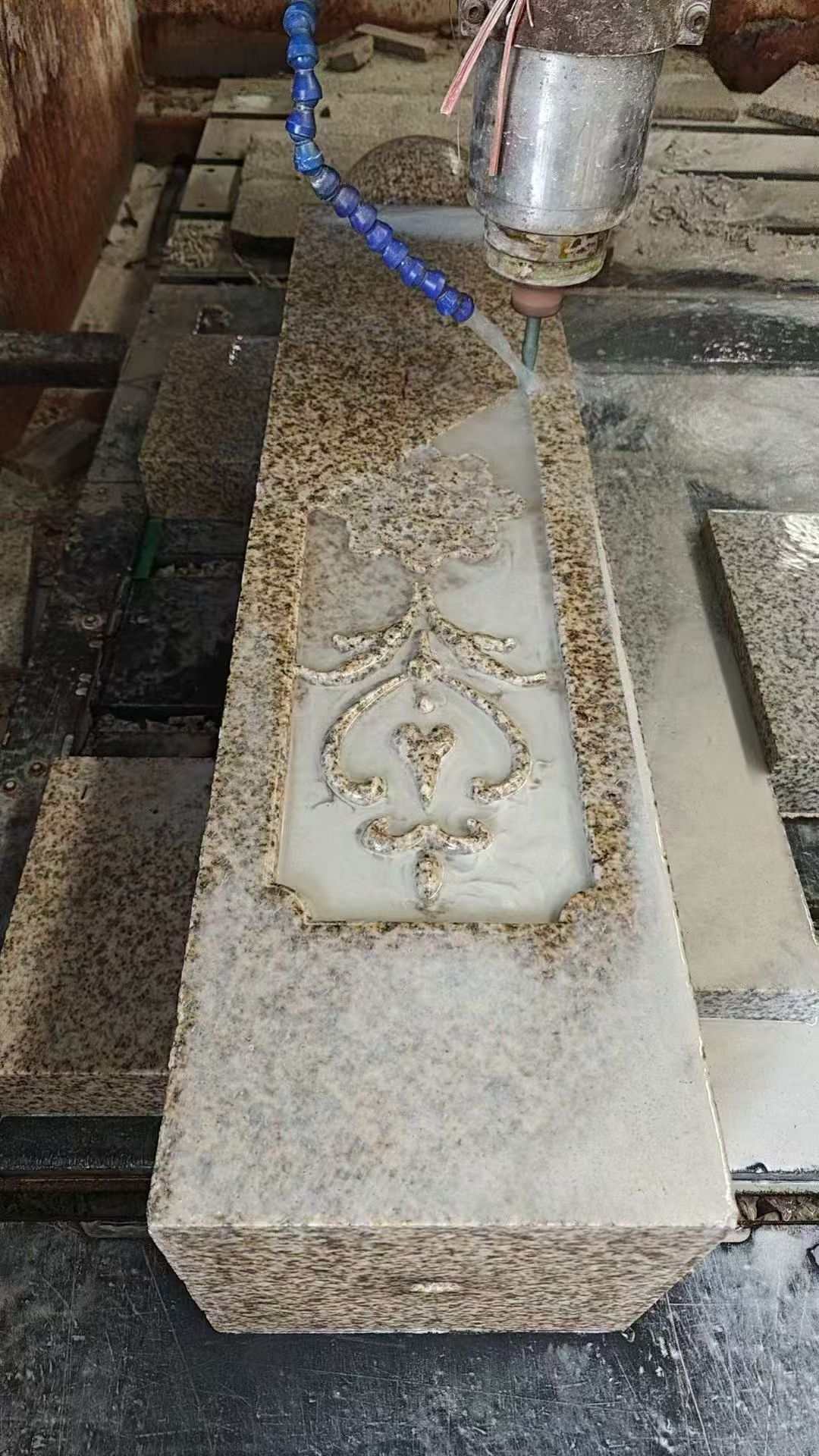 丽水 黄金麻花岗岩异形加工雕刻栏杆大柱