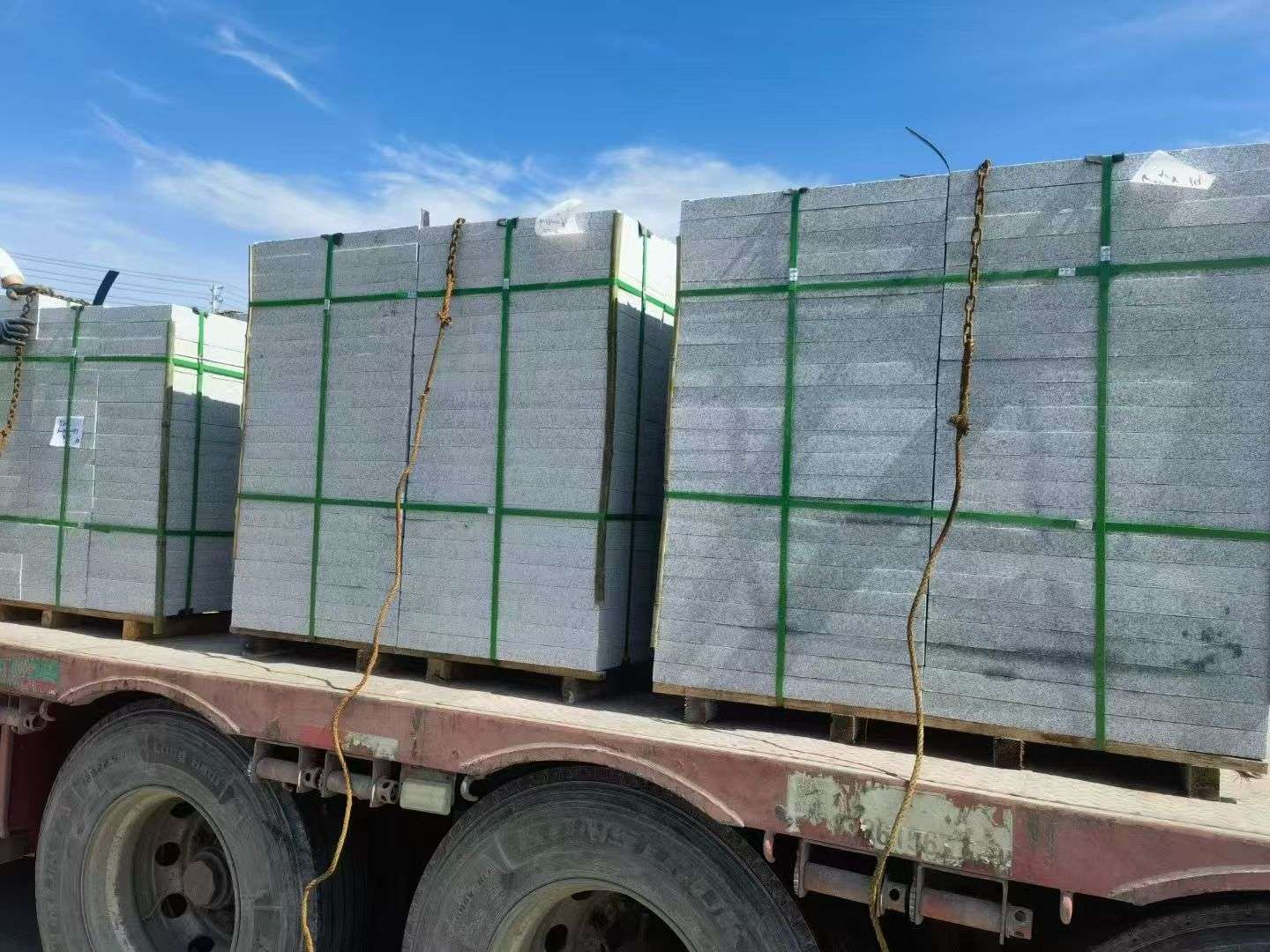 丽水 芝麻白花岗岩地铺石装车日常