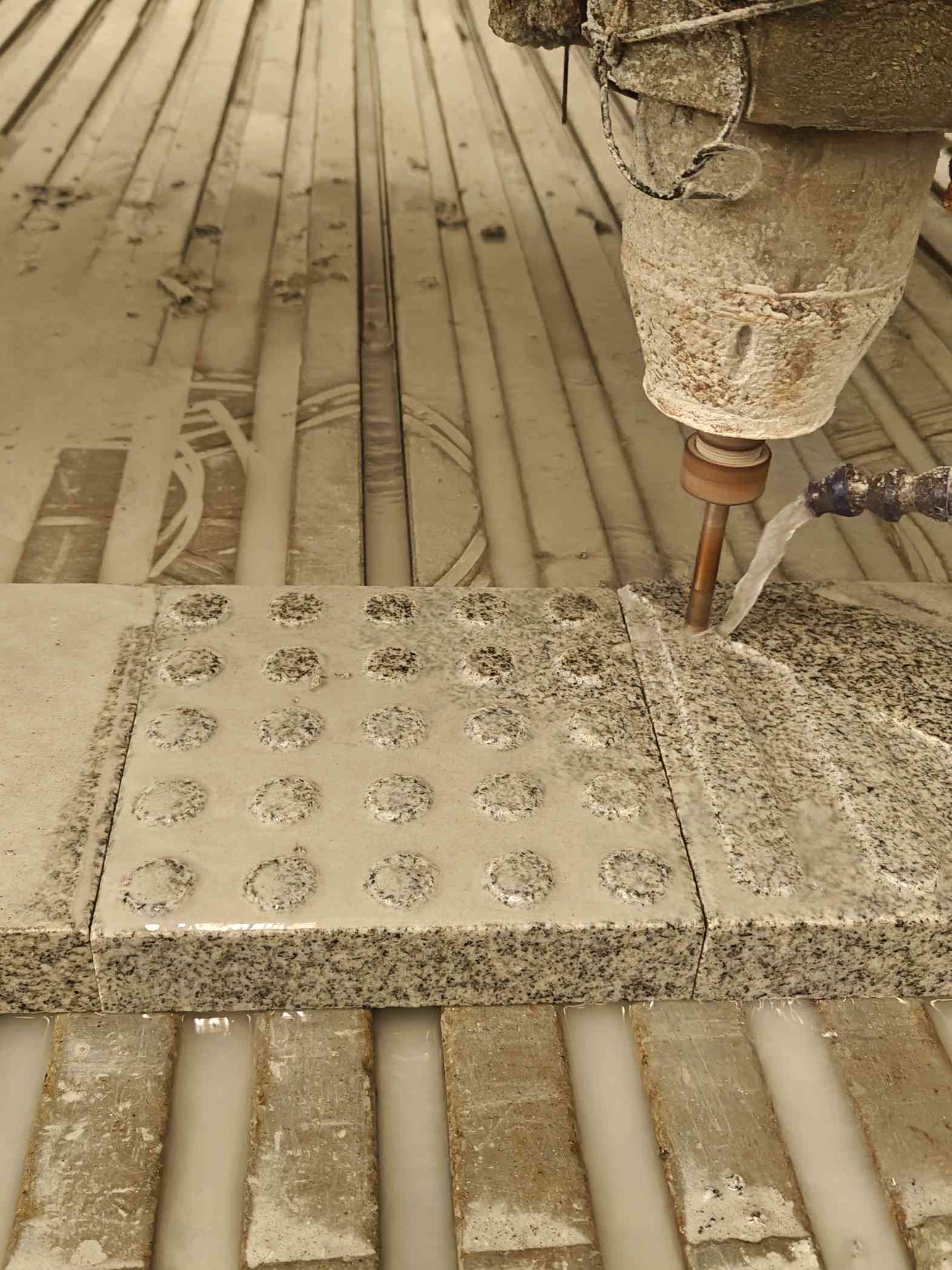 丽水 芝麻白花岗岩石材盲人石、盲道石、盲点石