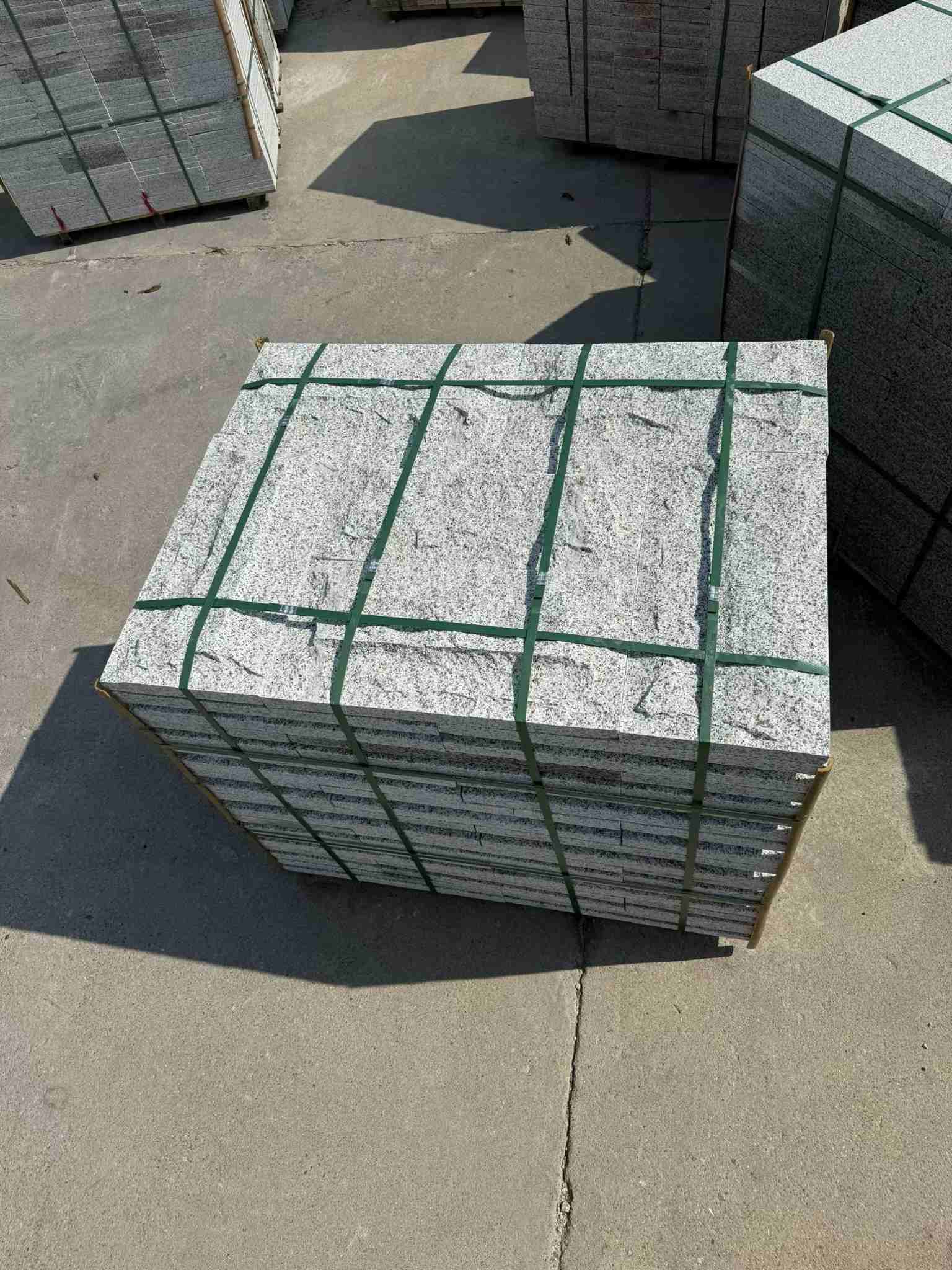 丽水 白麻花岗岩石材自然面蘑菇石成品