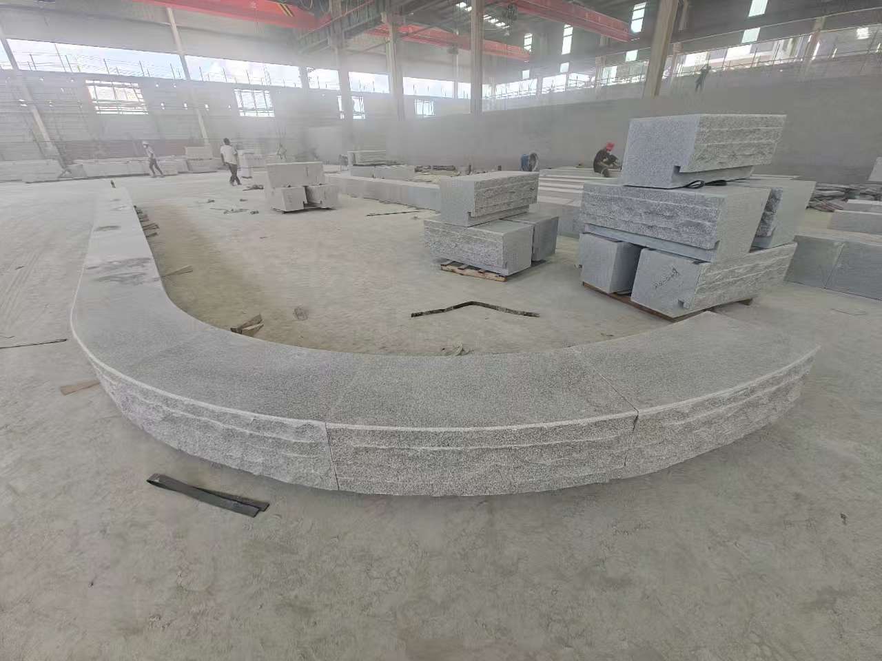 丽水 芝麻白异形坐凳，自然面光面弧形加工