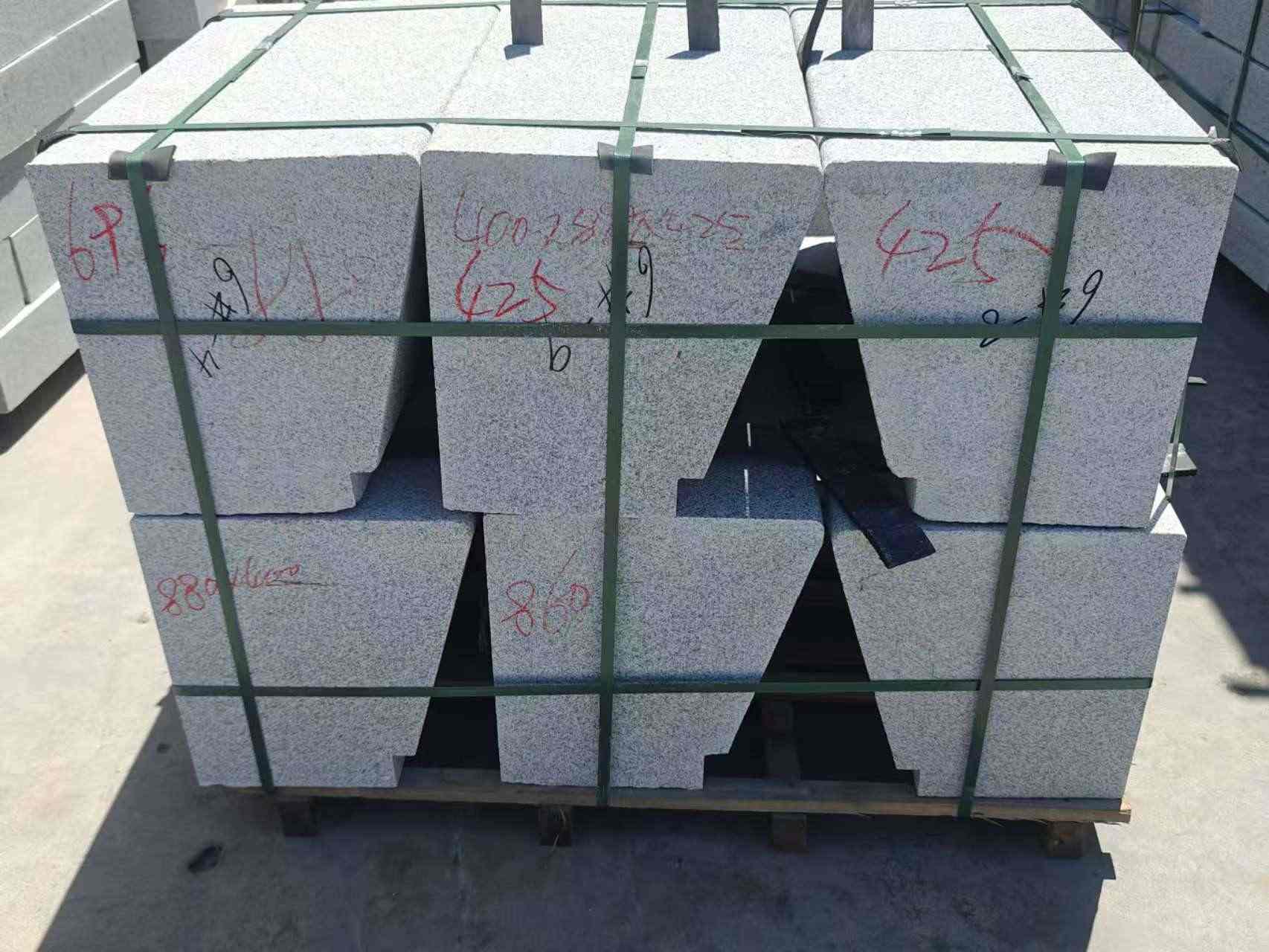 丽水 芝麻白异形坐凳，石凳