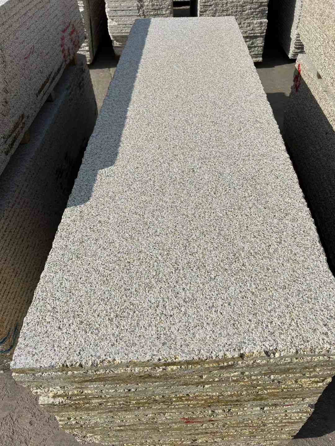 丽水 黄金麻花岗岩荔枝面毛板，半成品