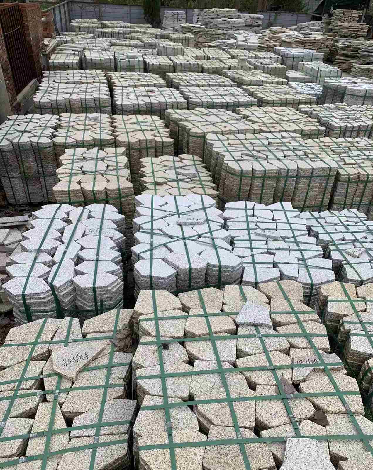 丽水 黄金麻白麻花岗岩荔枝面地铺石(冰裂纹)