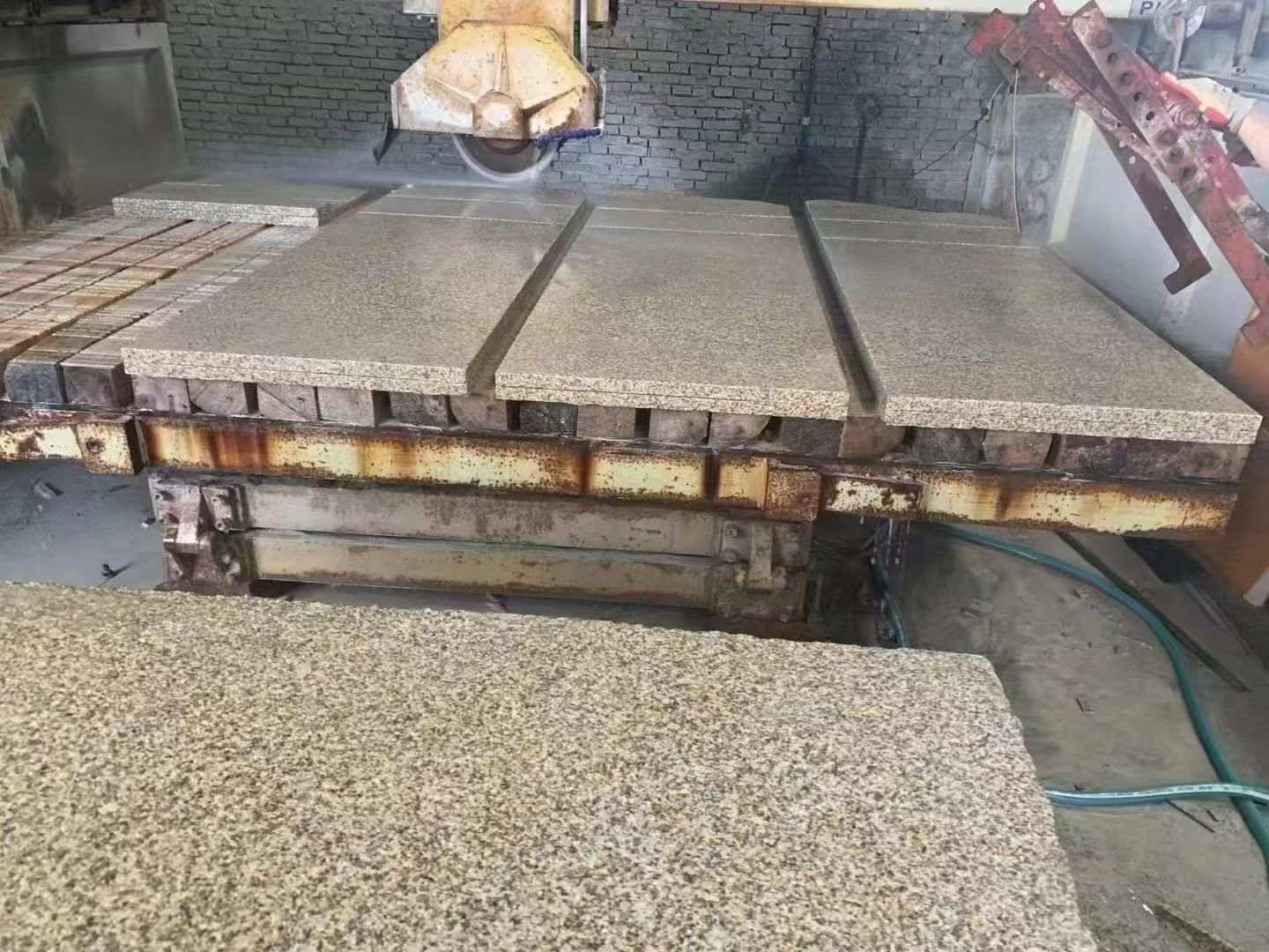 丽水 黄金麻荔枝面成品板加工