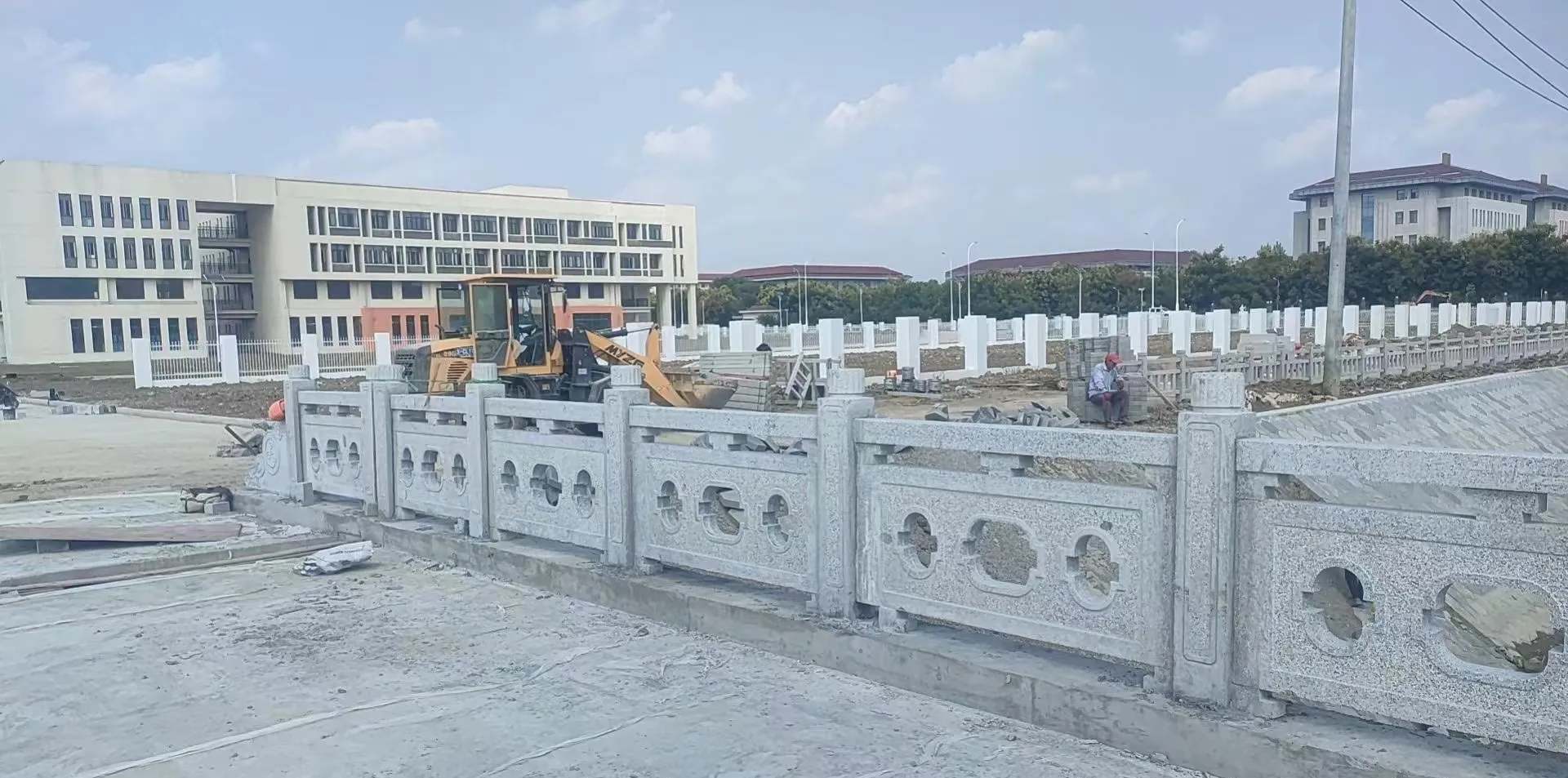 丽水 白麻花岗岩荔枝面河道栏杆