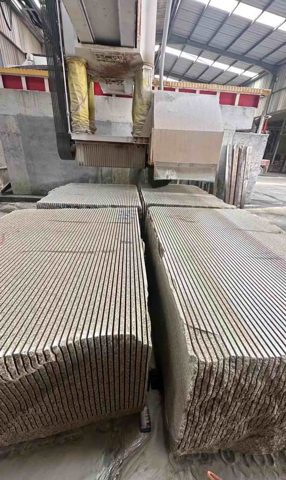 丽水 车间生产日常，黄金麻白麻花岗岩