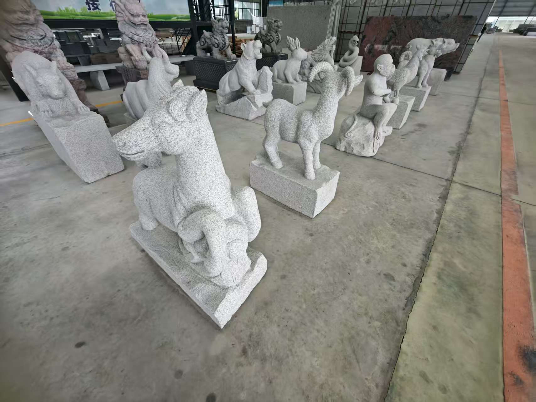 丽水 芝麻白花岗岩造型立体雕刻——十二生肖